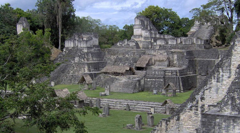 Palais aux cinq étages tikal